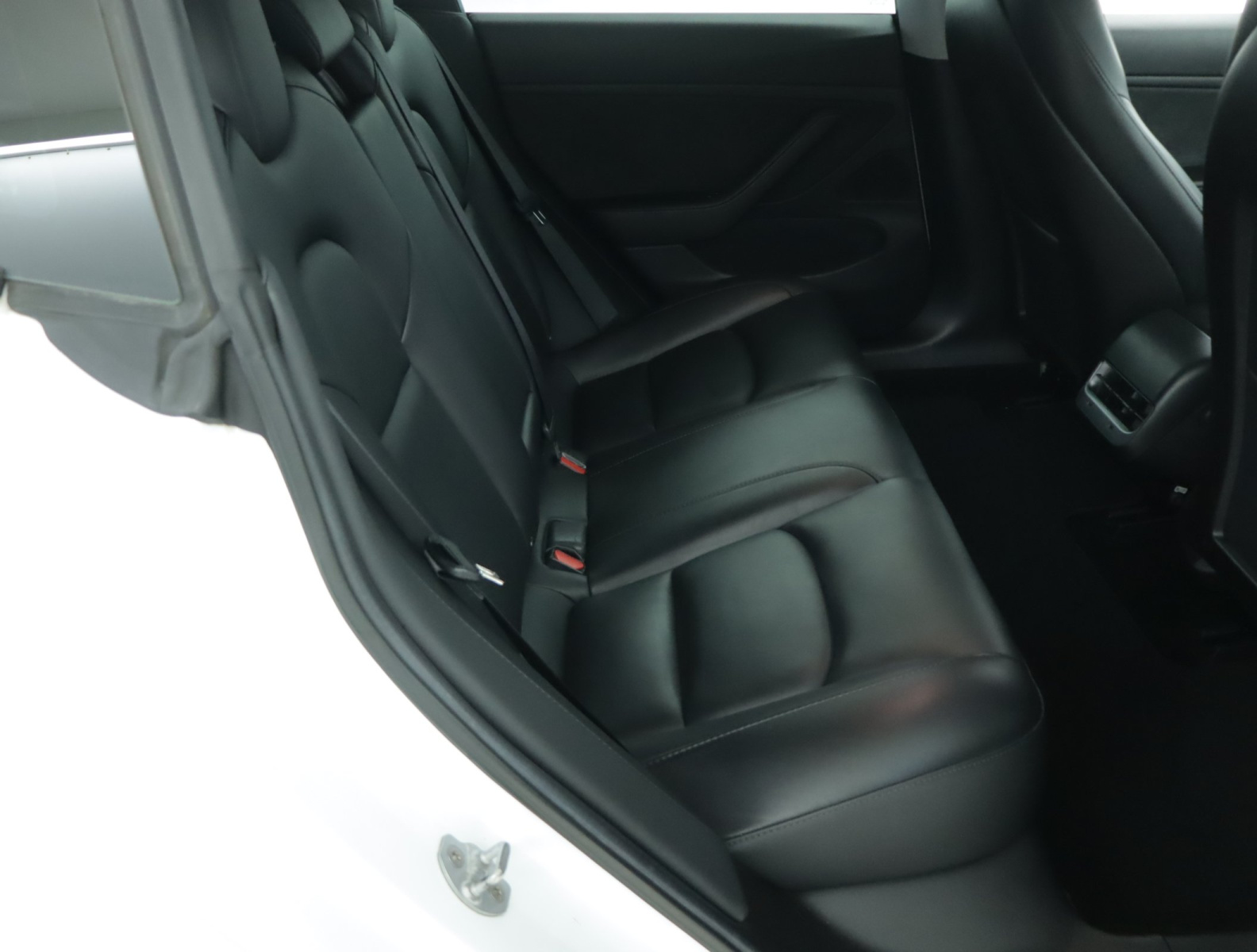 Tesla Model 3 Long Range AWD – fotografie 13