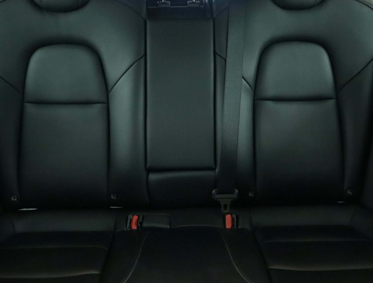 Tesla Model 3 Long Range AWD – fotografie 14