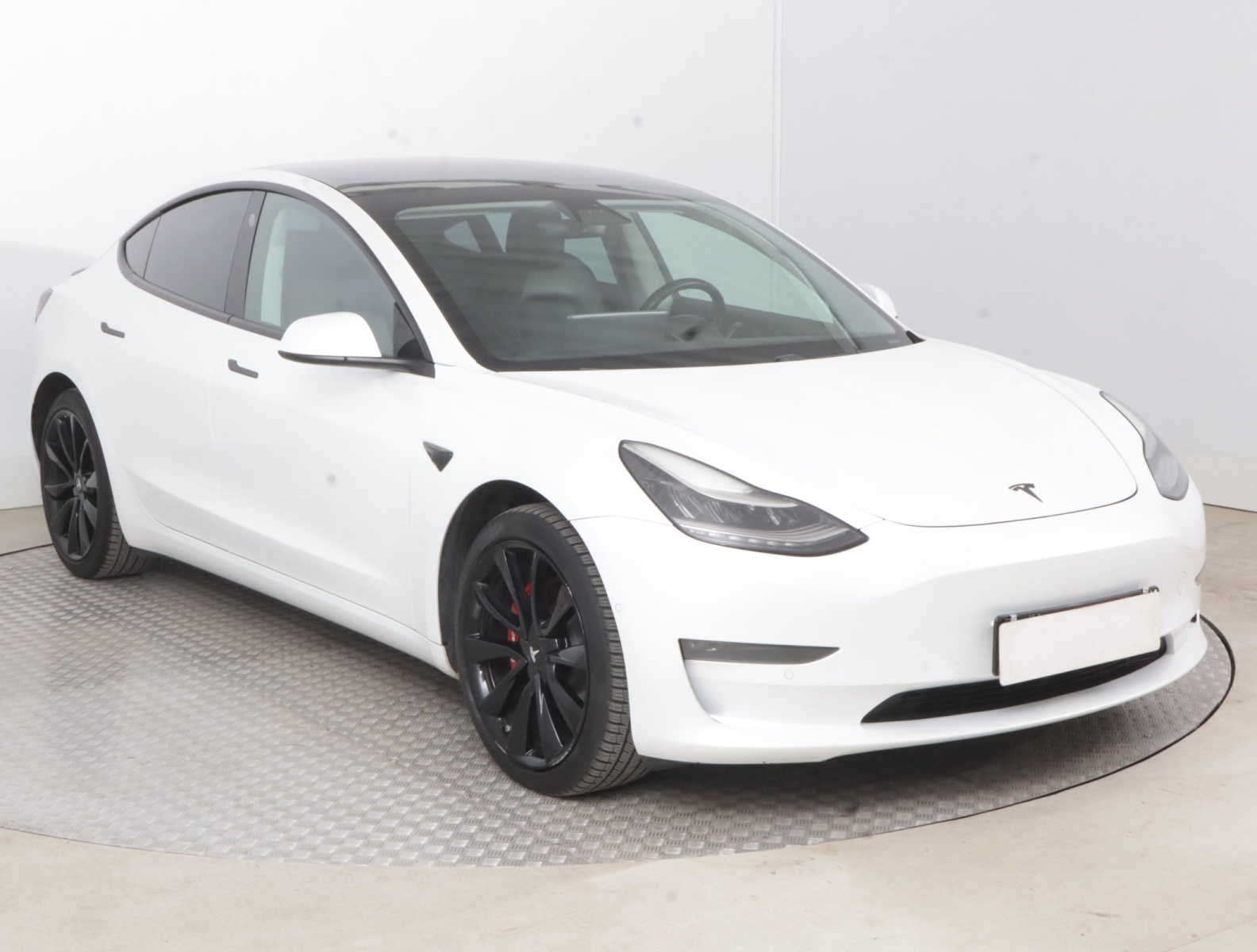 Tesla Model 3 Long Range AWD – fotografie 1