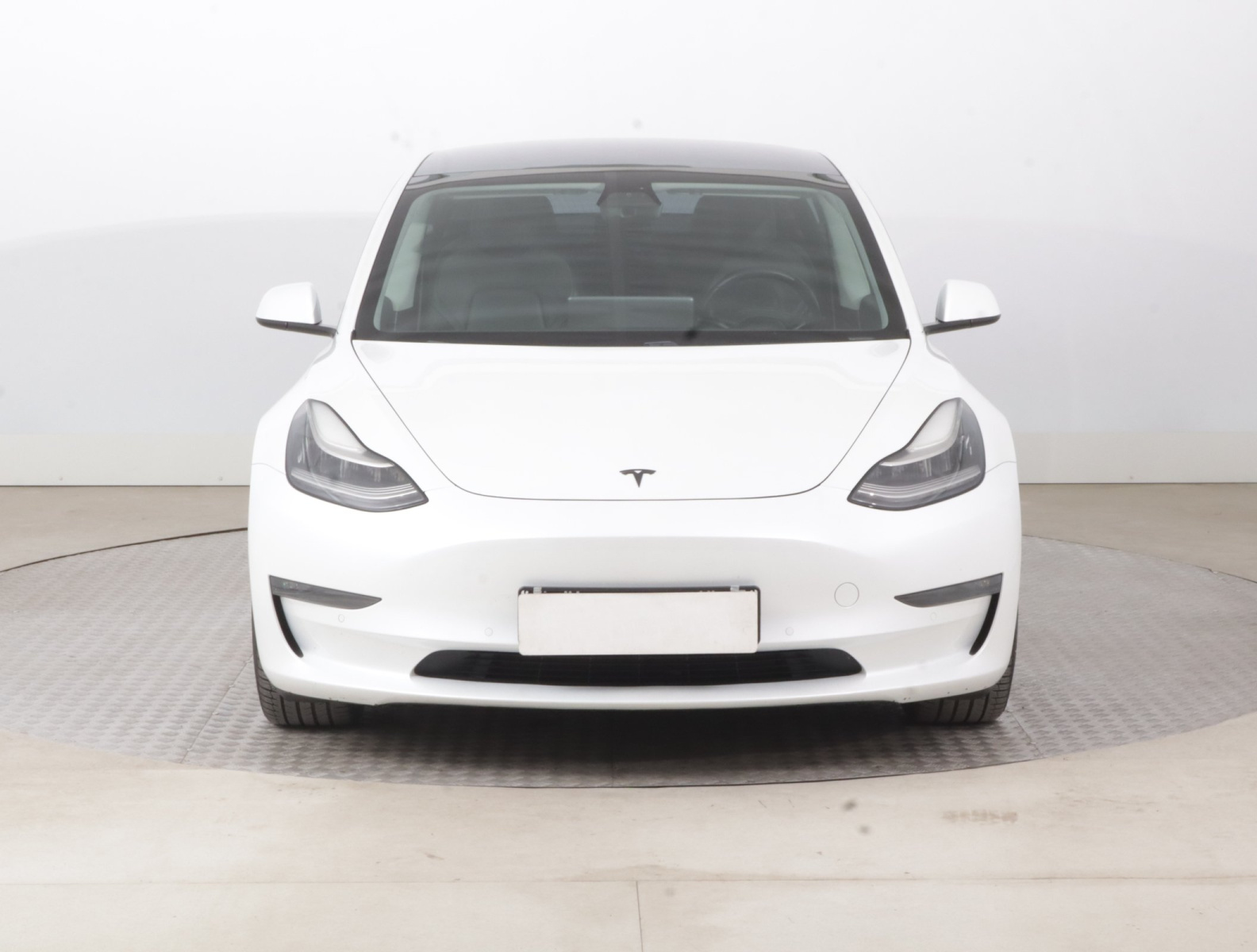 Tesla Model 3 Long Range AWD – fotografie 2