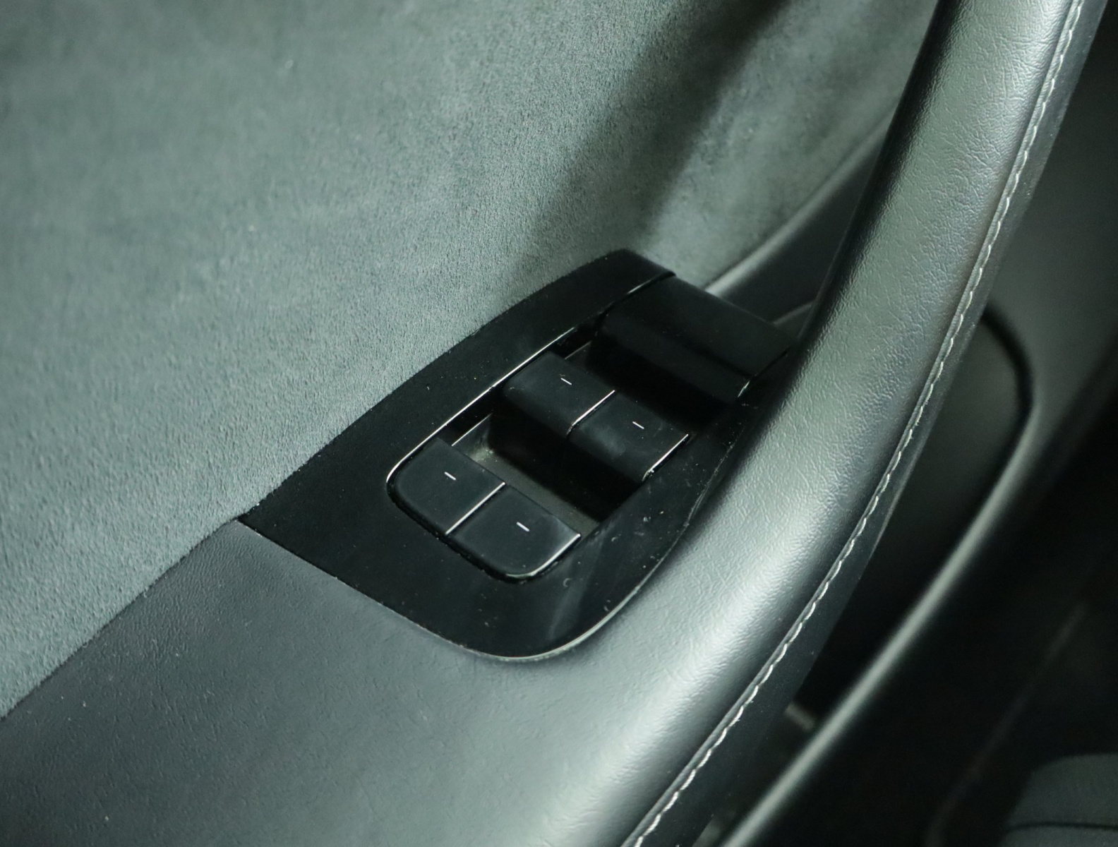 Tesla Model 3 Long Range AWD – fotografie 23
