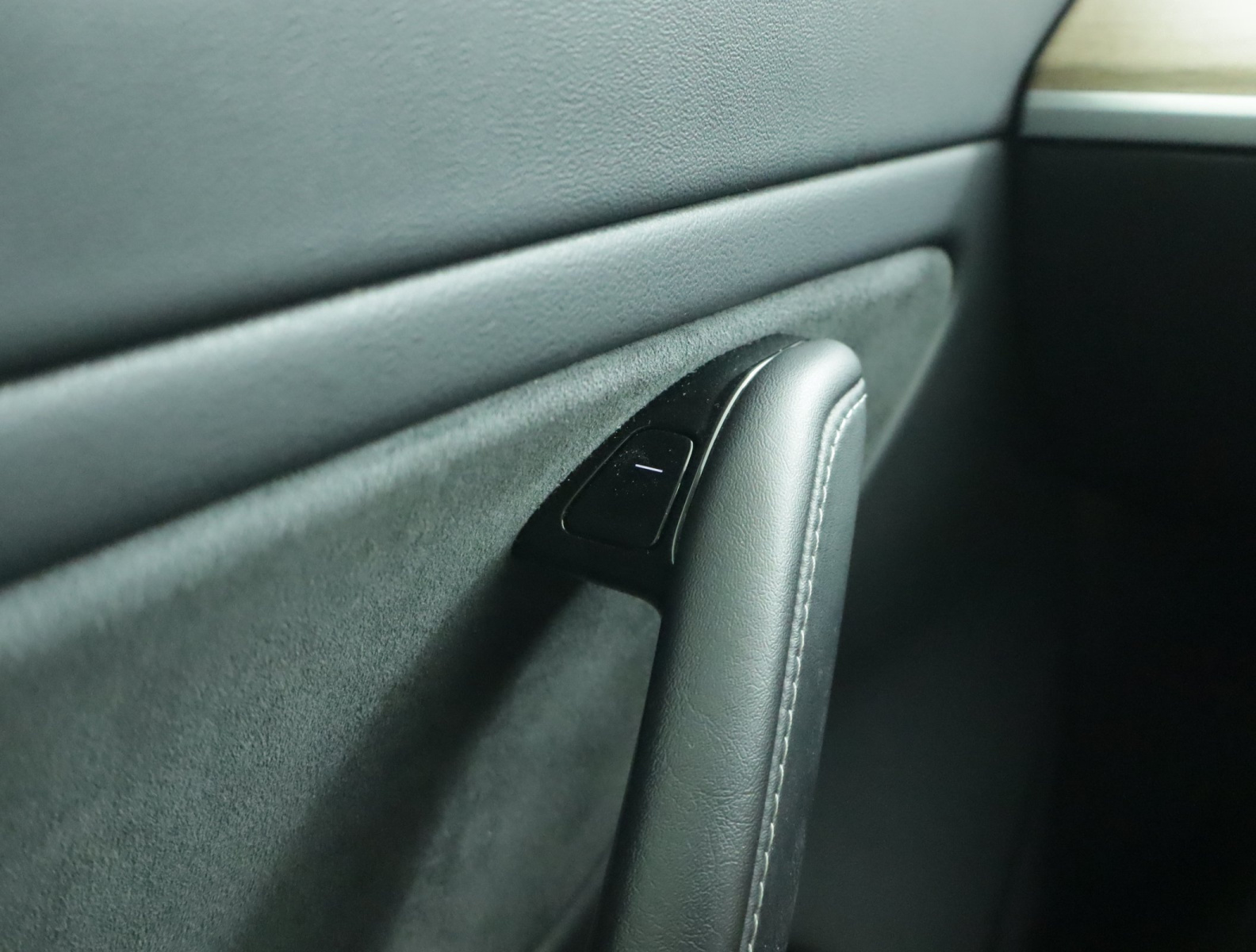 Tesla Model 3 Long Range AWD – fotografie 24