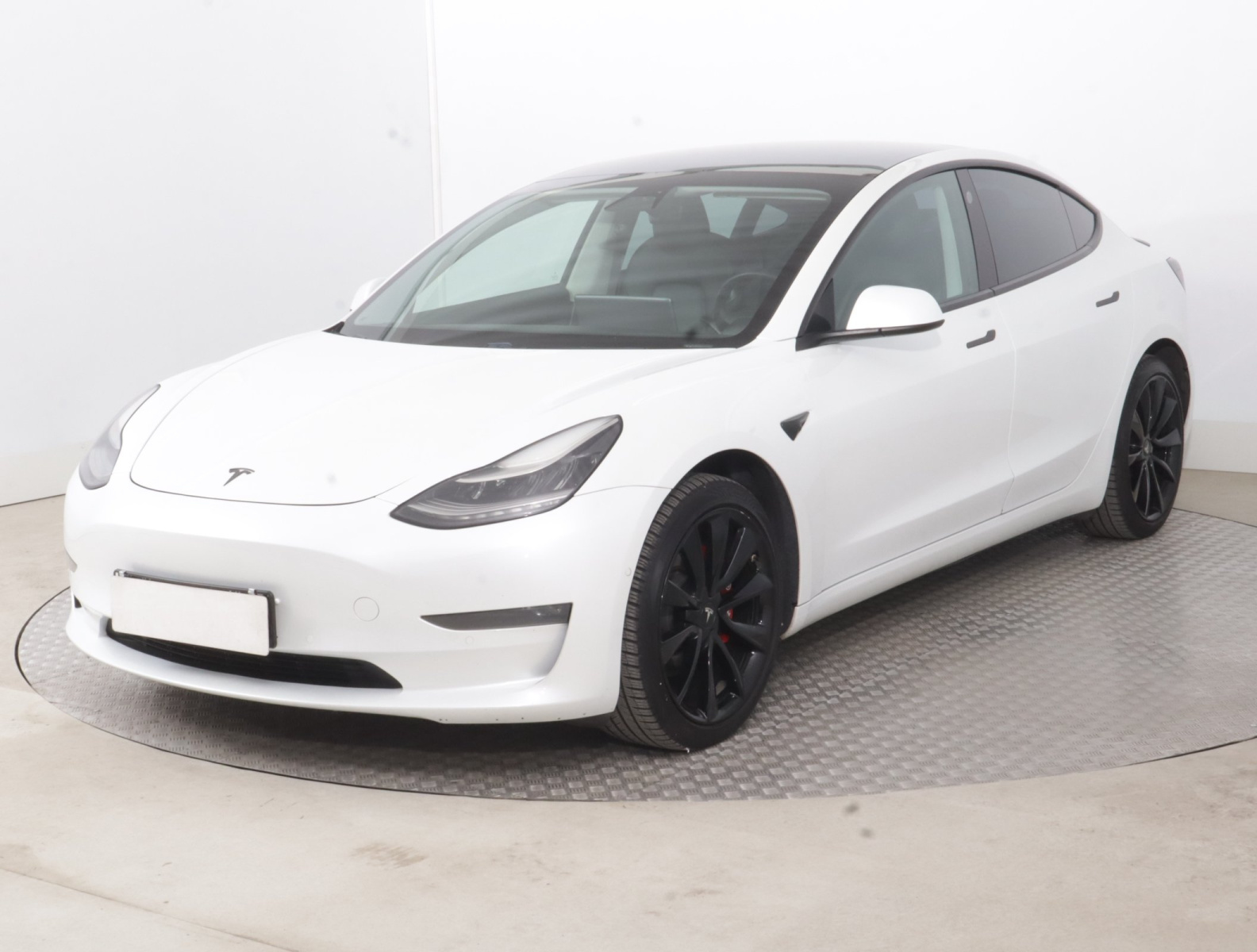 Tesla Model 3 Long Range AWD – fotografie 3