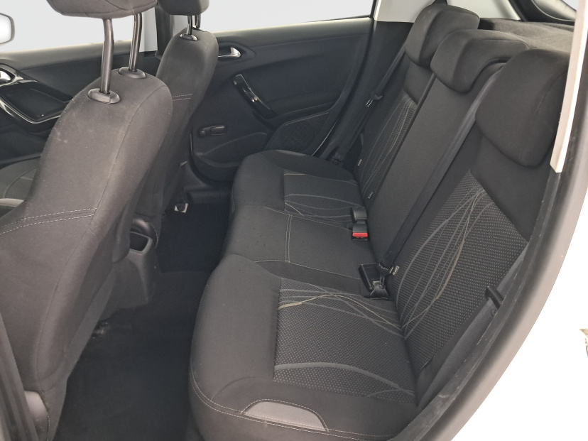 Peugeot 208, 2015