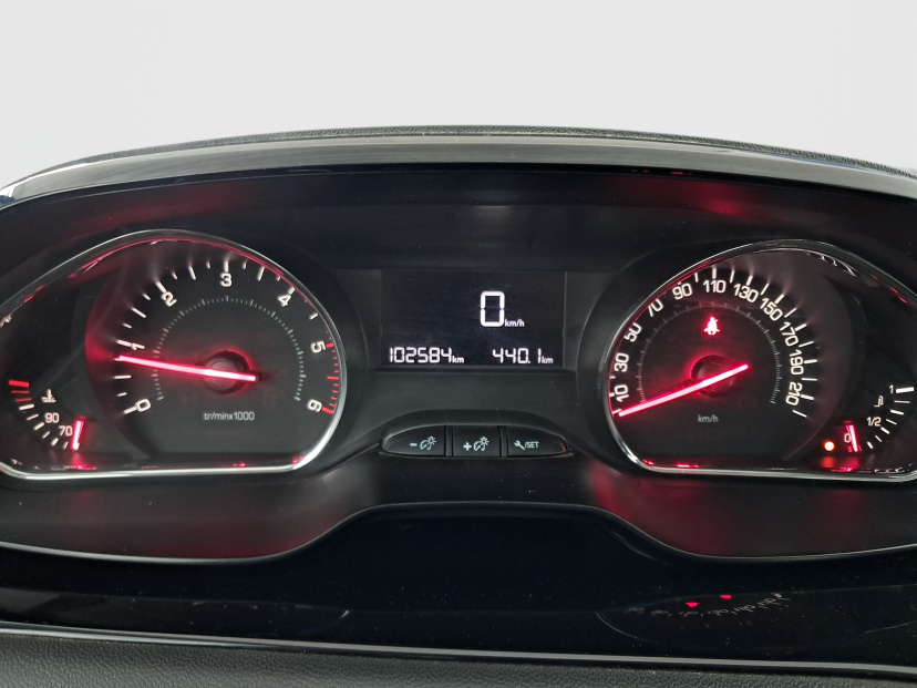 Peugeot 208, 2015