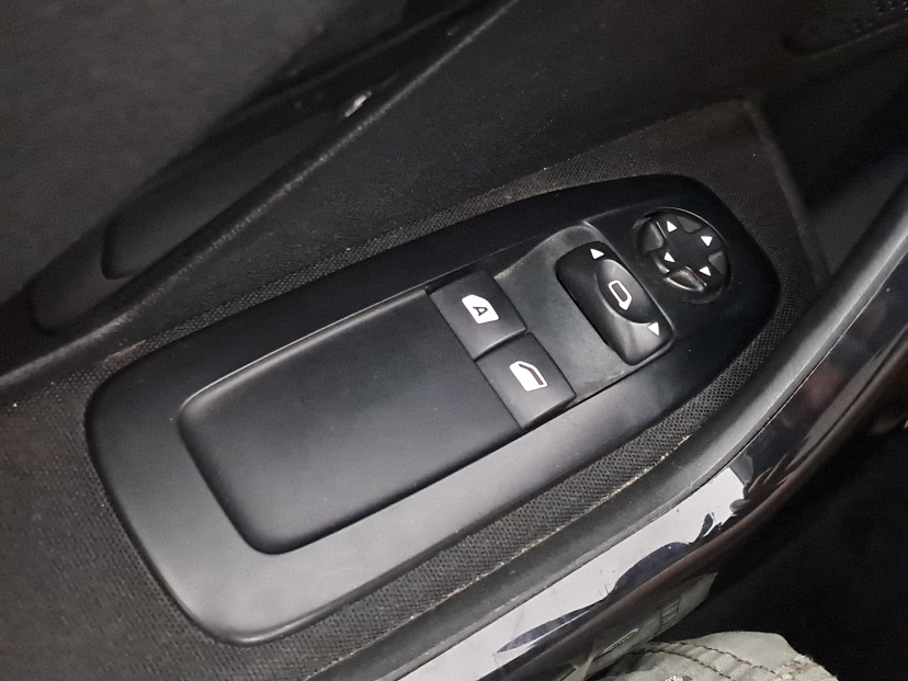 Peugeot 208, 2015