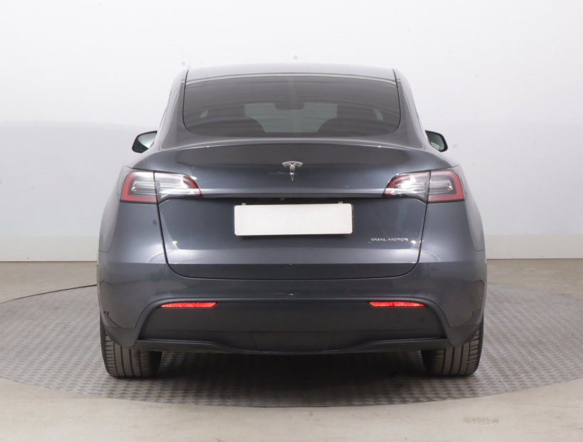 Tesla Model Y, 2022