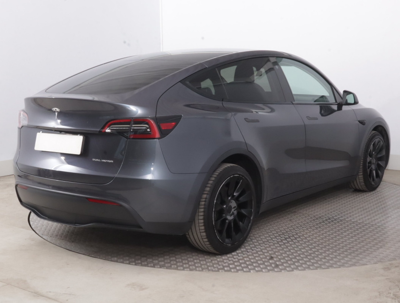 Tesla Model Y, 2022