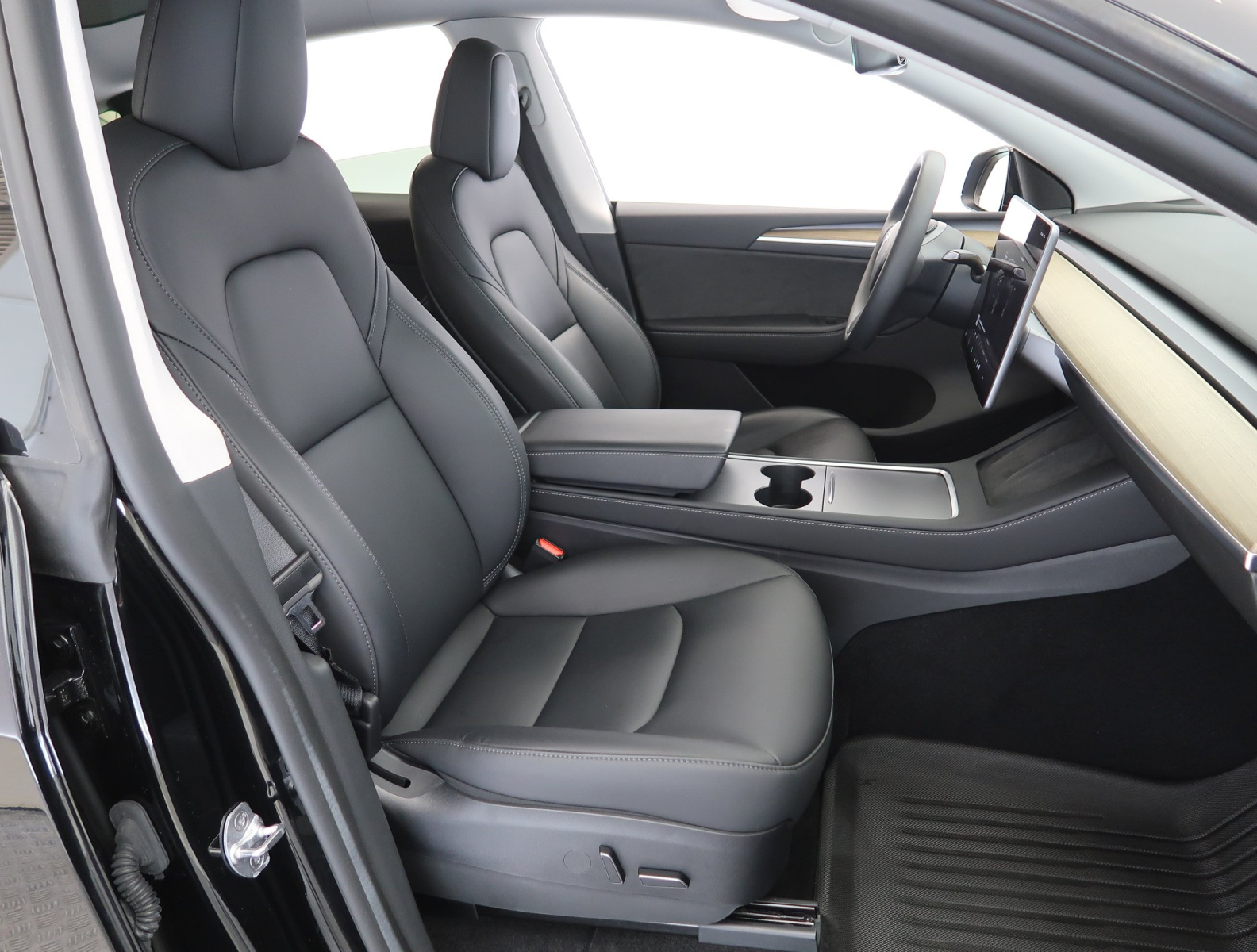 Tesla Model Y Standard Range – fotografie 12