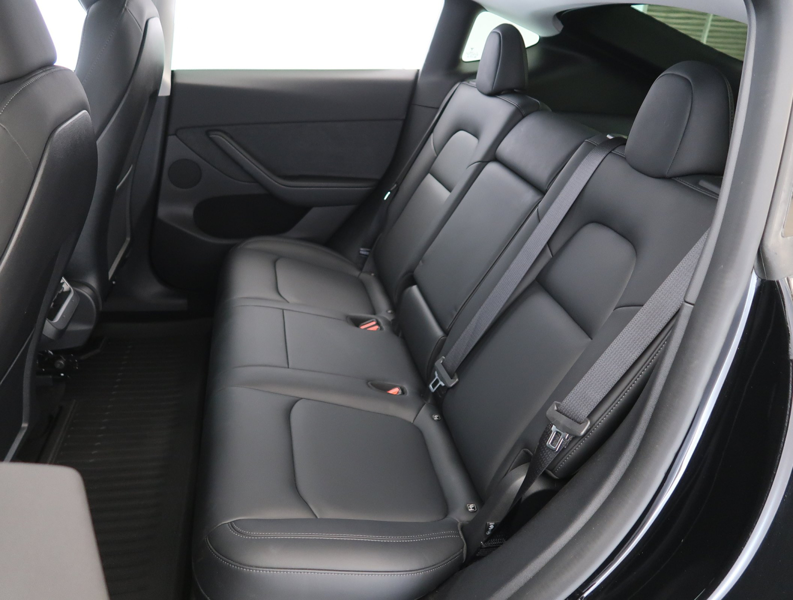 Tesla Model Y Standard Range – fotografie 15