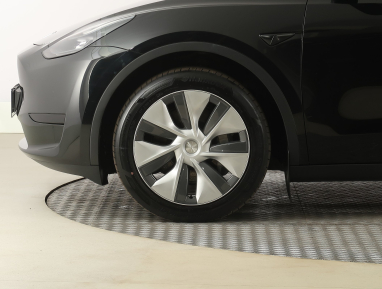 Tesla Model Y - 2023