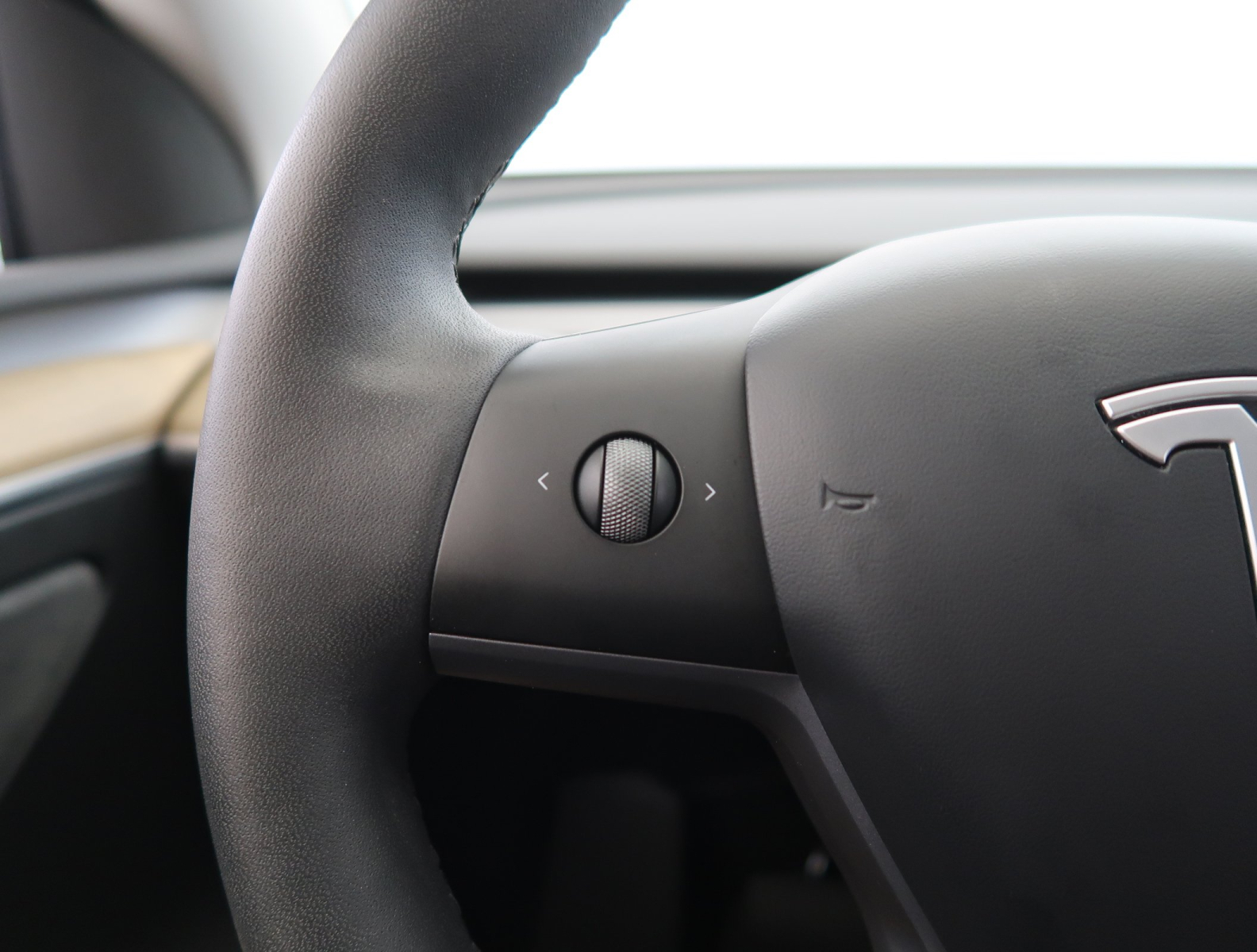 Tesla Model Y - 2023
