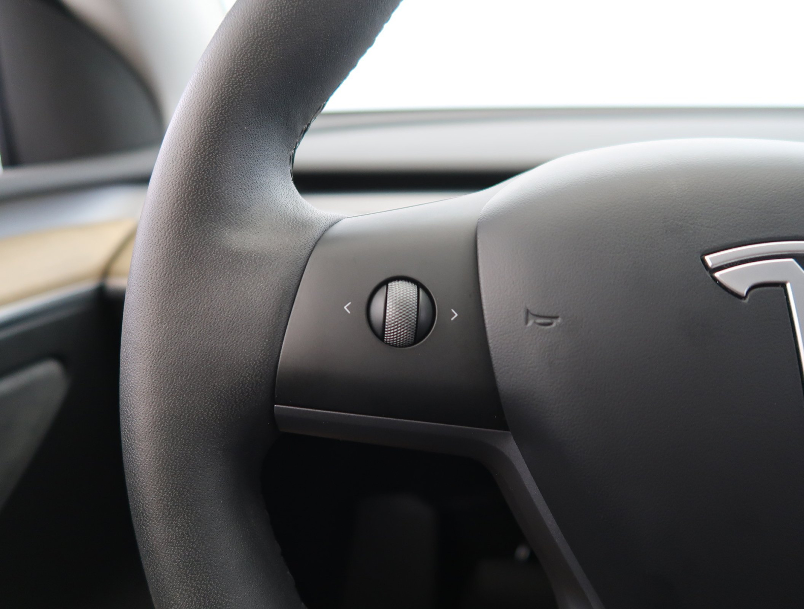 Tesla Model Y Standard Range – fotografie 21