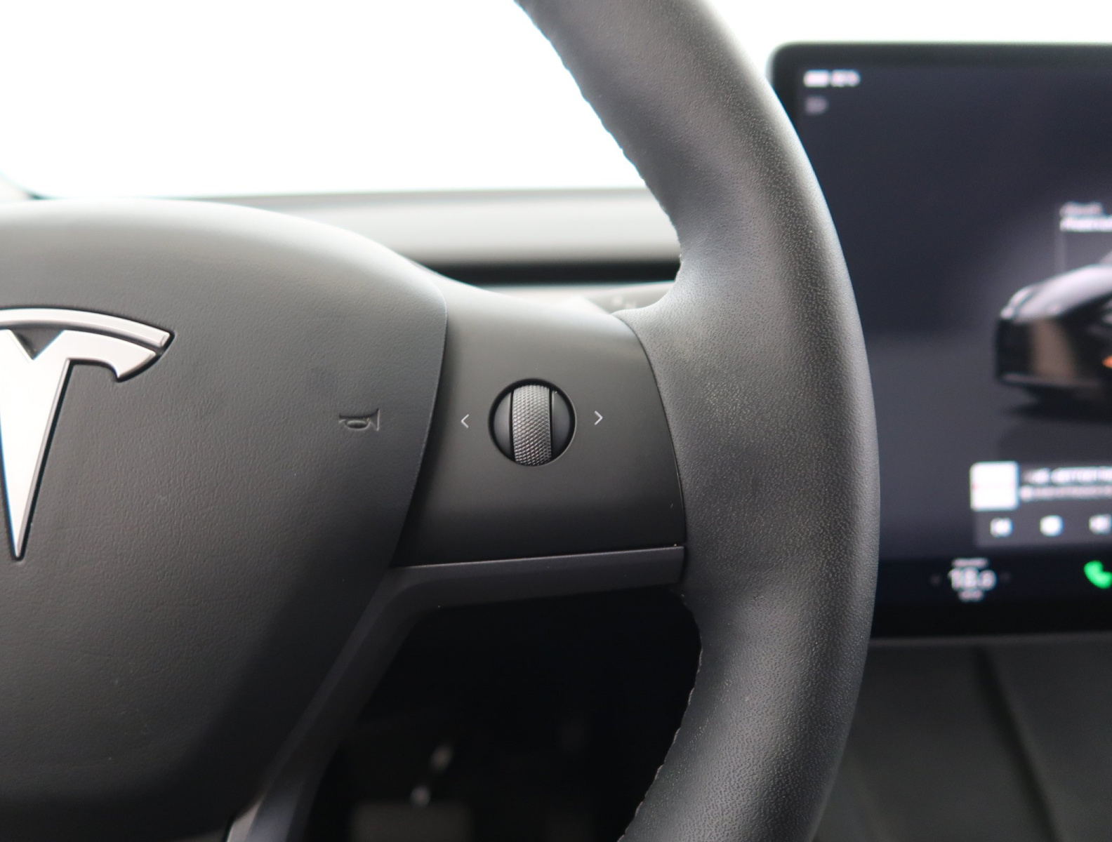 Tesla Model Y Standard Range – fotografie 22