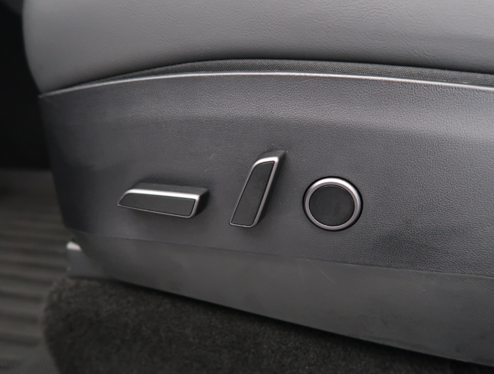 Tesla Model Y - 2023