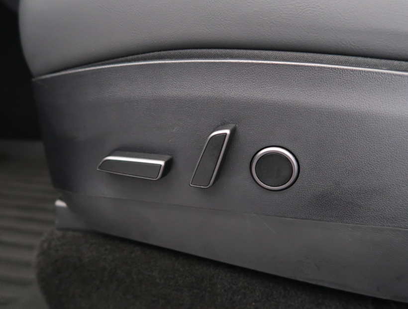 Tesla Model Y, 2023