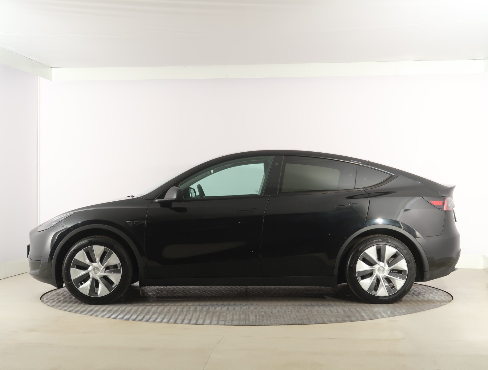 Tesla Model Y Standard Range – fotografie 4