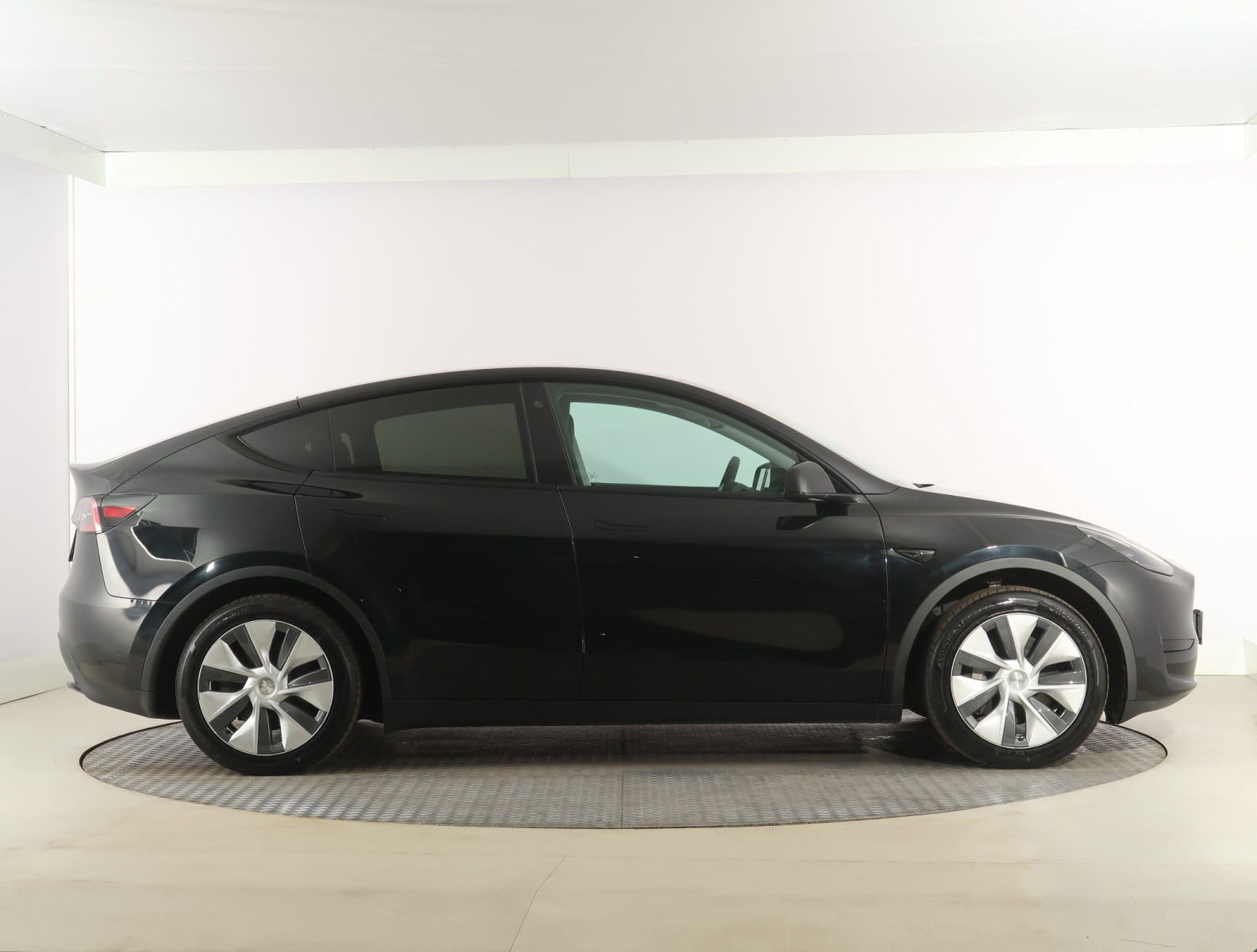 Tesla Model Y Standard Range – fotografie 8