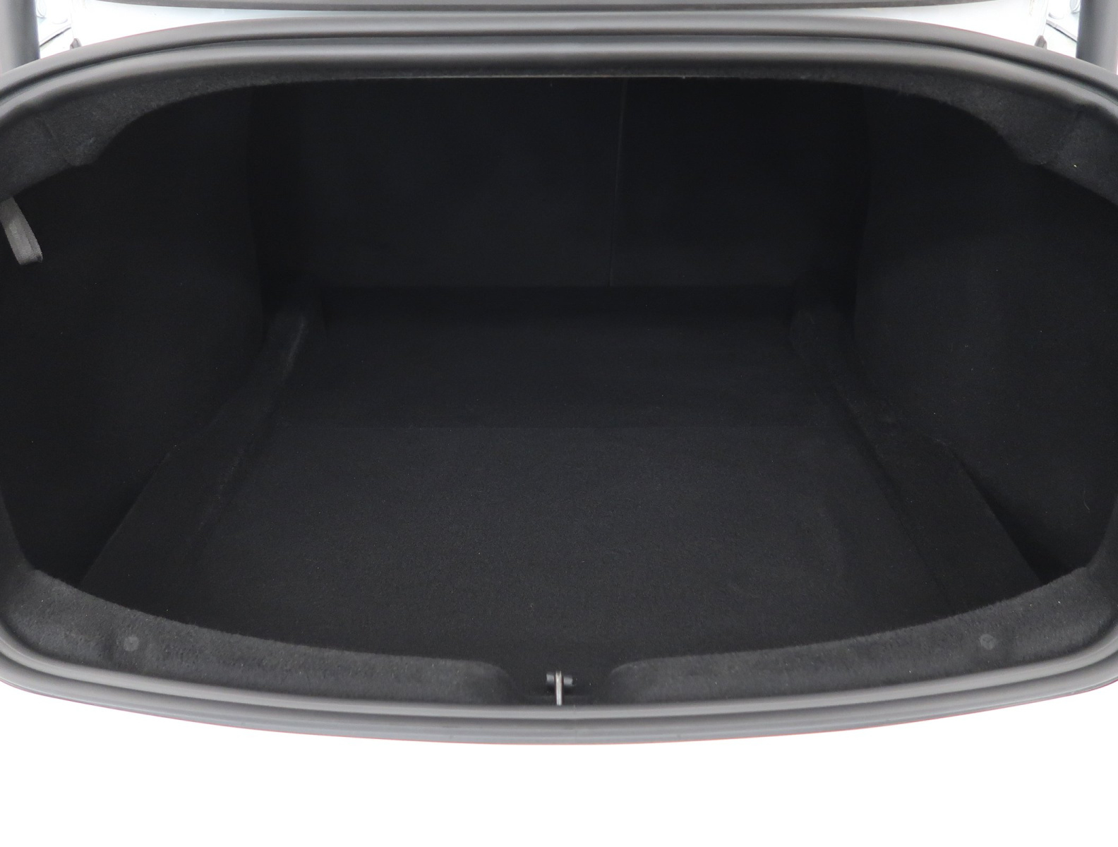Tesla Model 3 Standard Range Plus – fotografie 19