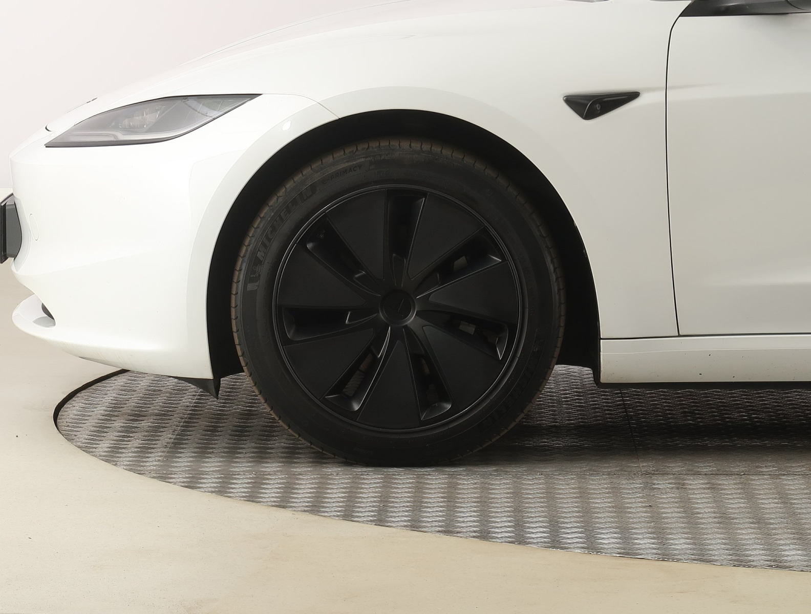 Tesla Model 3 - 2023