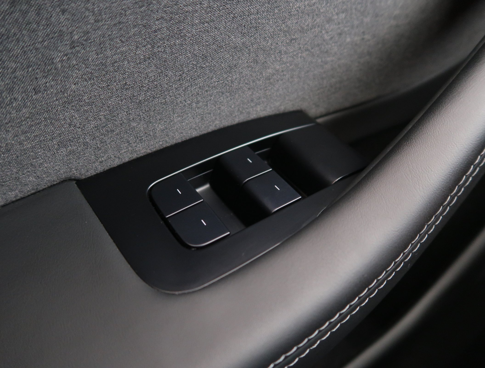 Tesla Model 3 Standard Range Plus – fotografie 26