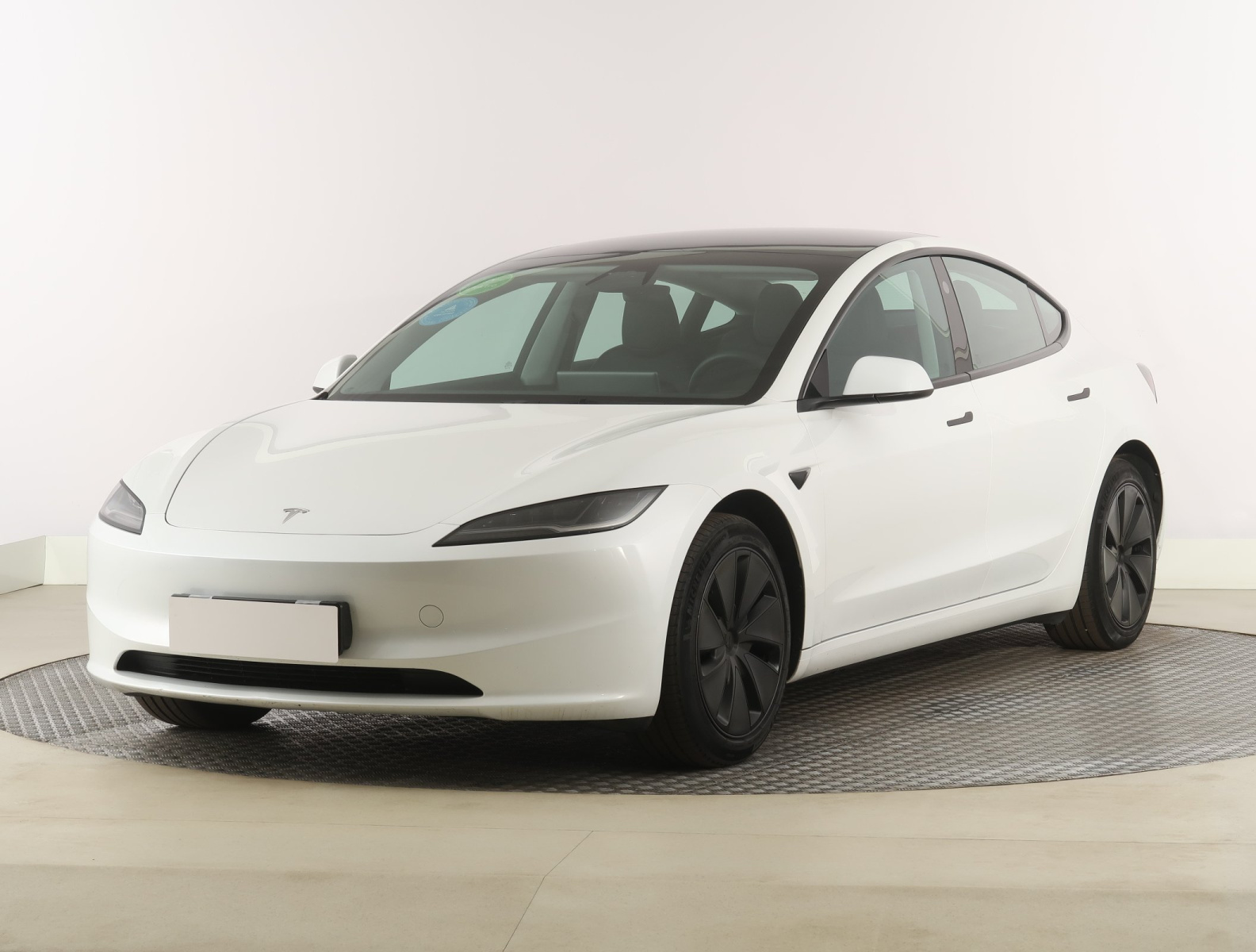 Tesla Model 3 Standard Range Plus – fotografie 3