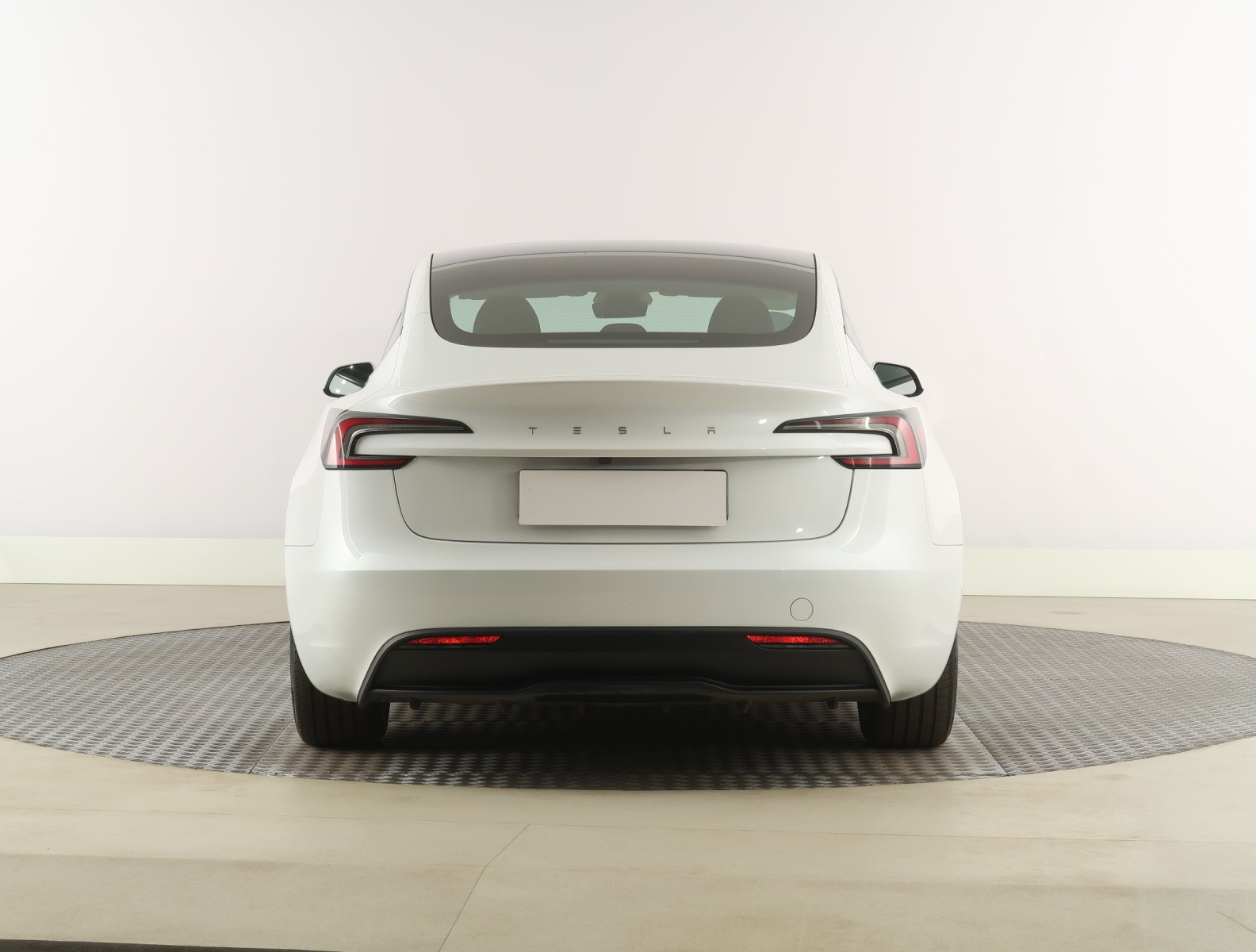 Tesla Model 3 Standard Range Plus – fotografie 6