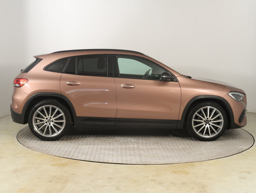 Mercedes-Benz GLA, 2021