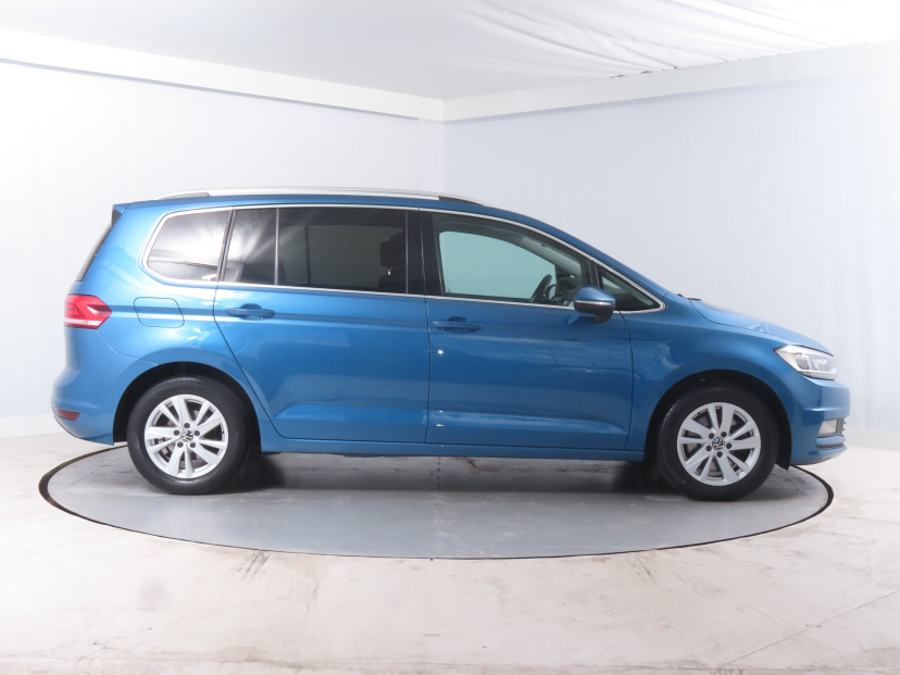 Volkswagen Touran, 2022