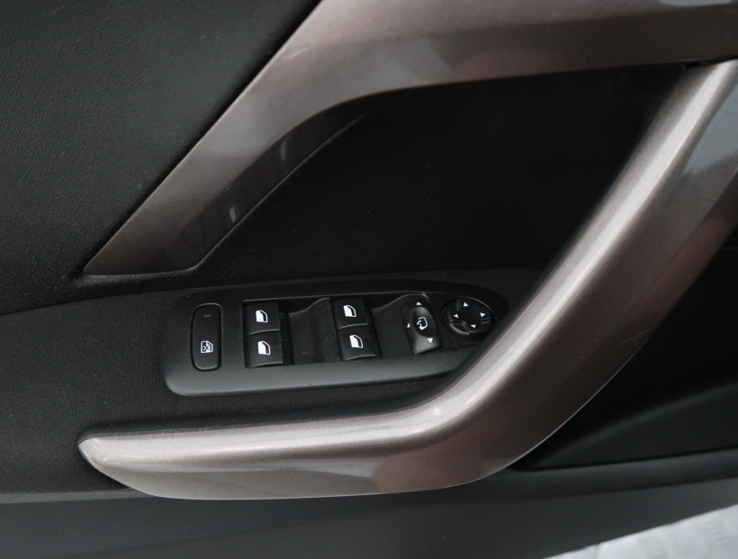 Peugeot 2008, 2014