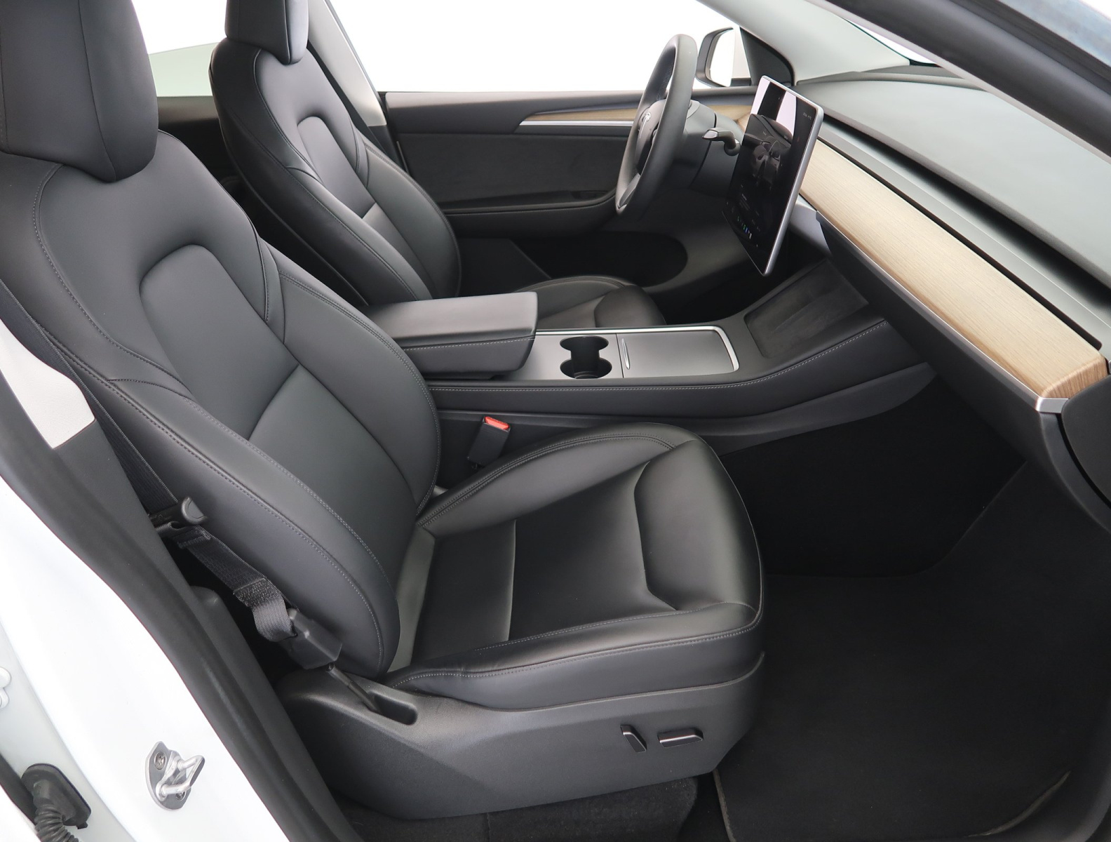 Tesla Model Y Long Range AWD – fotografie 12