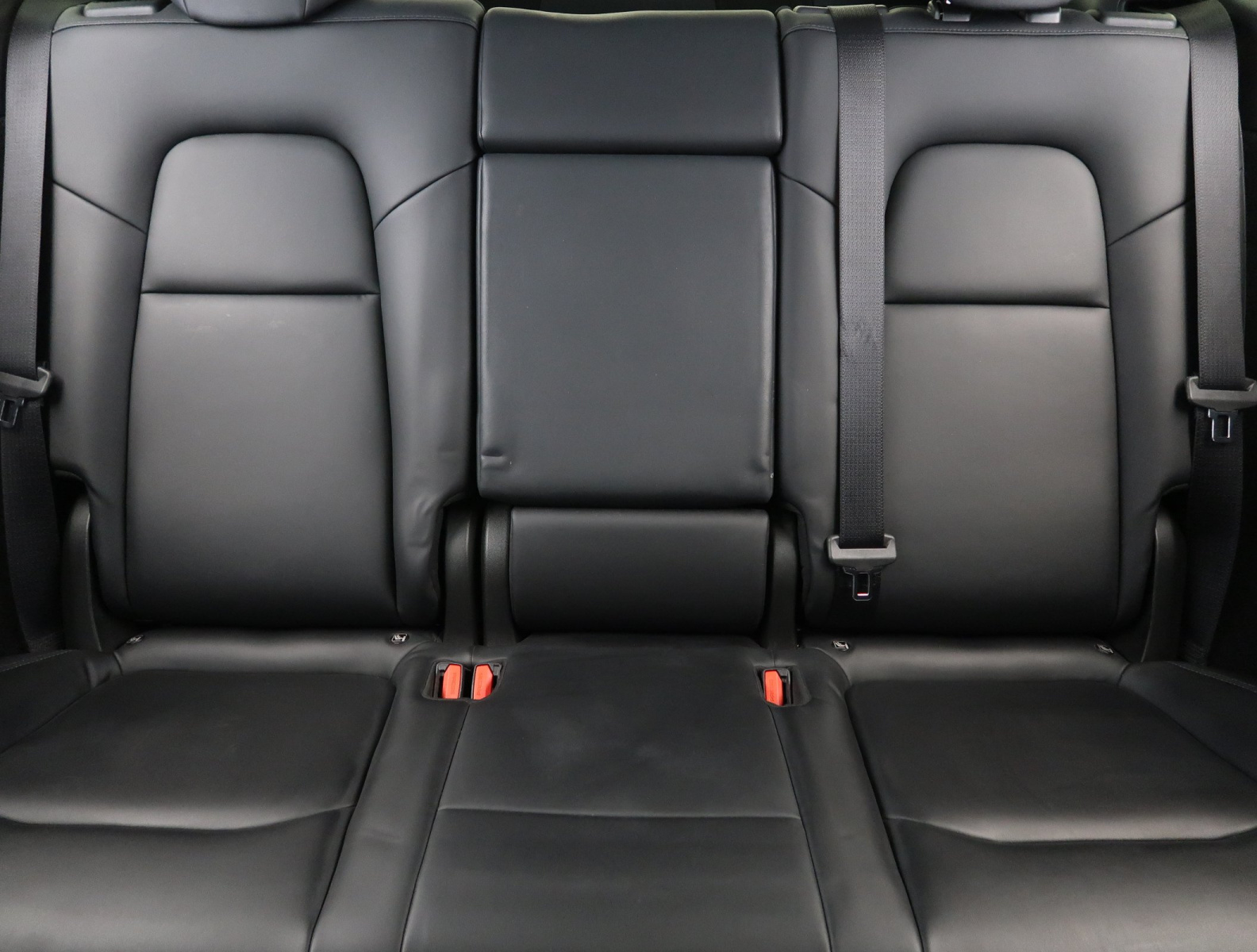 Tesla Model Y Long Range AWD – fotografie 14