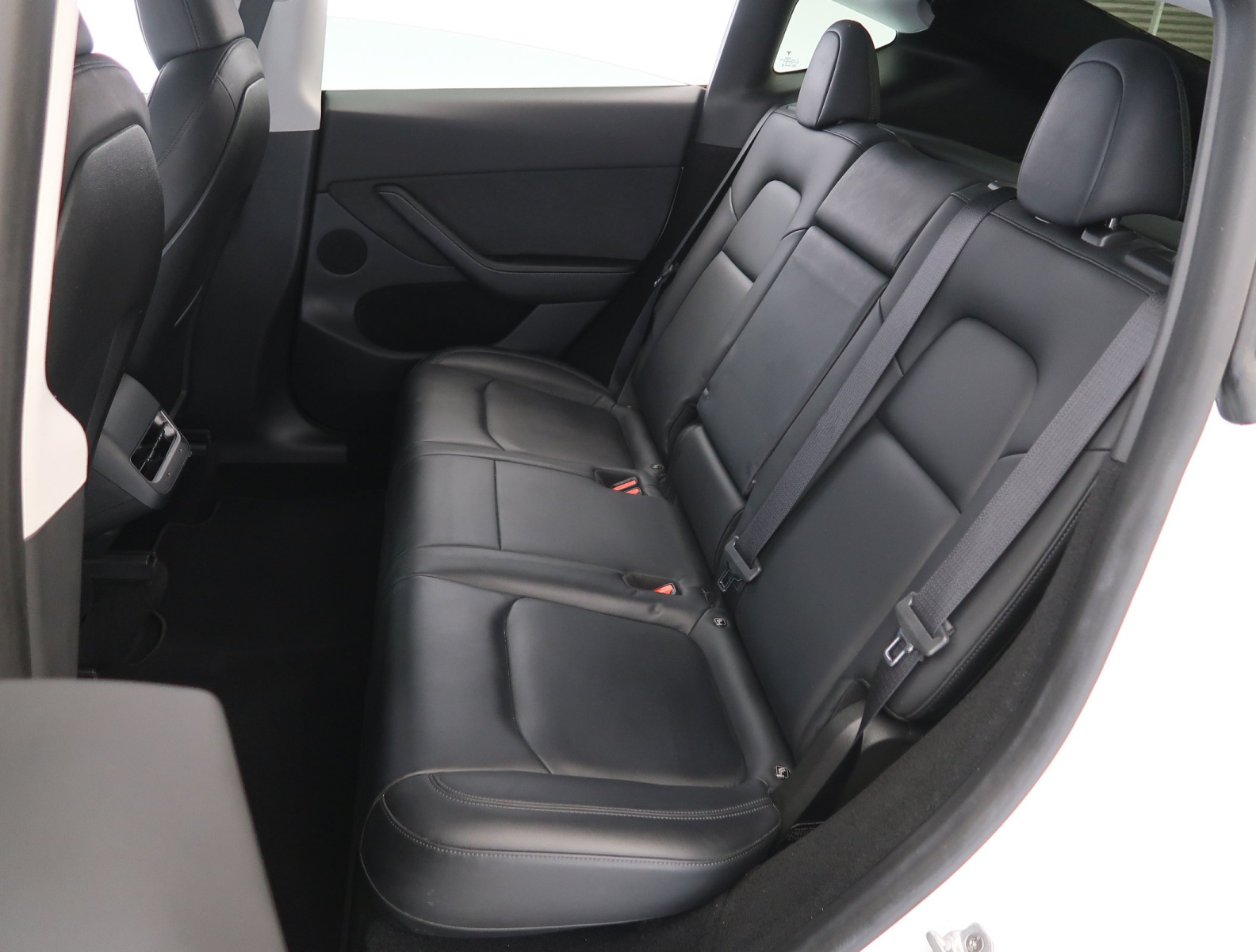 Tesla Model Y Long Range AWD – fotografie 15