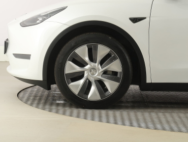 Tesla Model Y - 2023