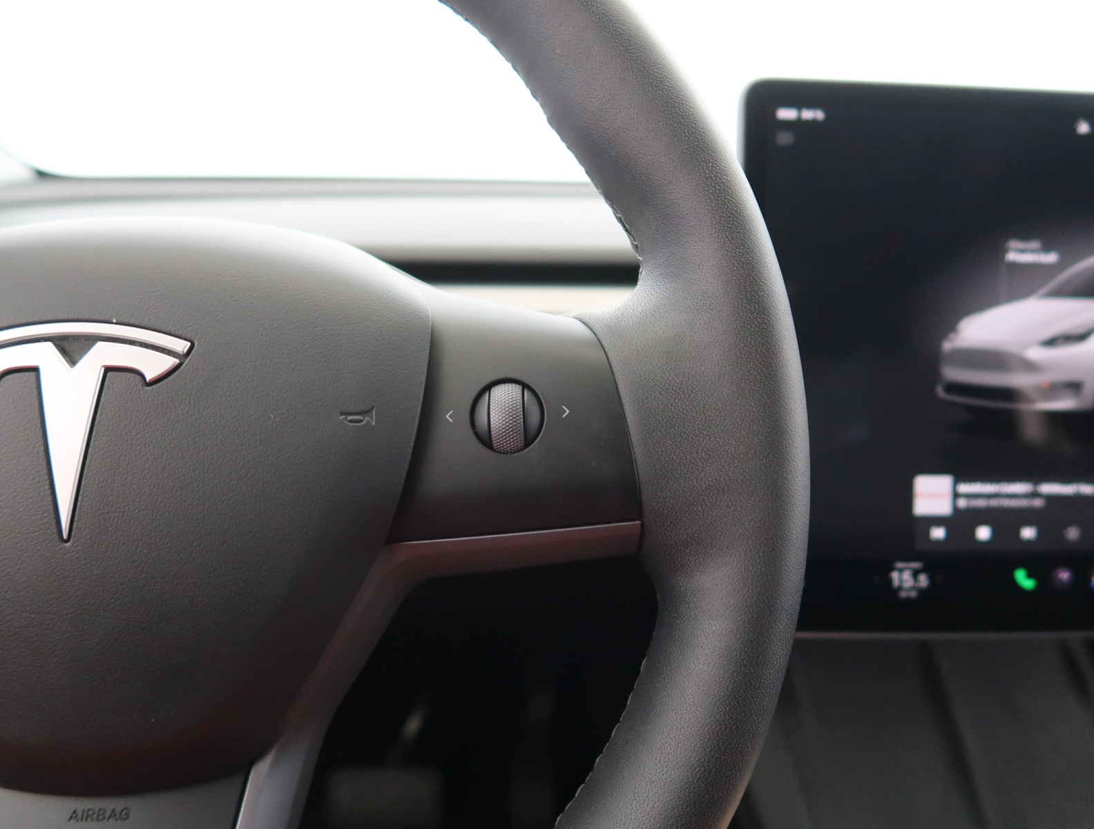 Tesla Model Y - 2023