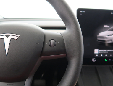 Tesla Model Y - 2023