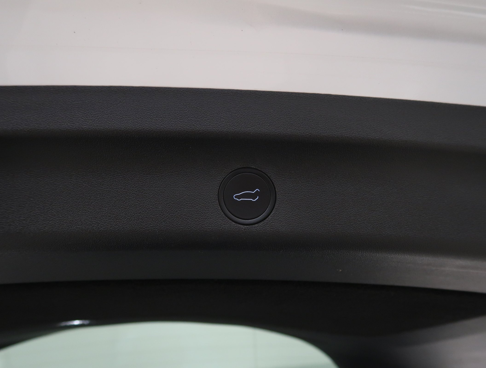Tesla Model Y Long Range AWD – fotografie 23