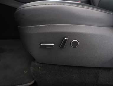 Tesla Model Y - 2023