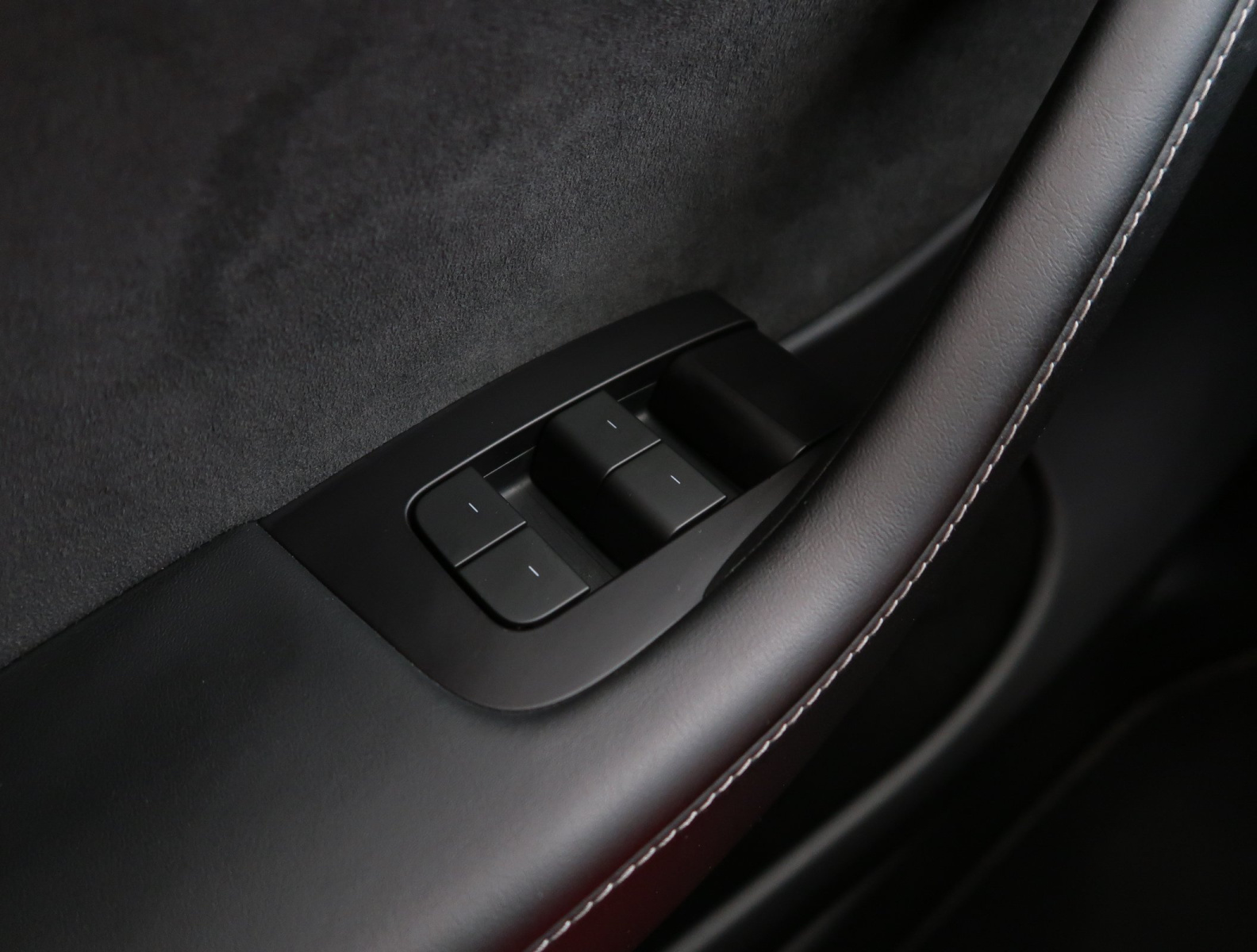 Tesla Model Y Long Range AWD – fotografie 29