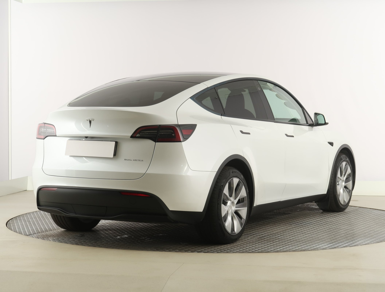 Tesla Model Y Long Range AWD – fotografie 7