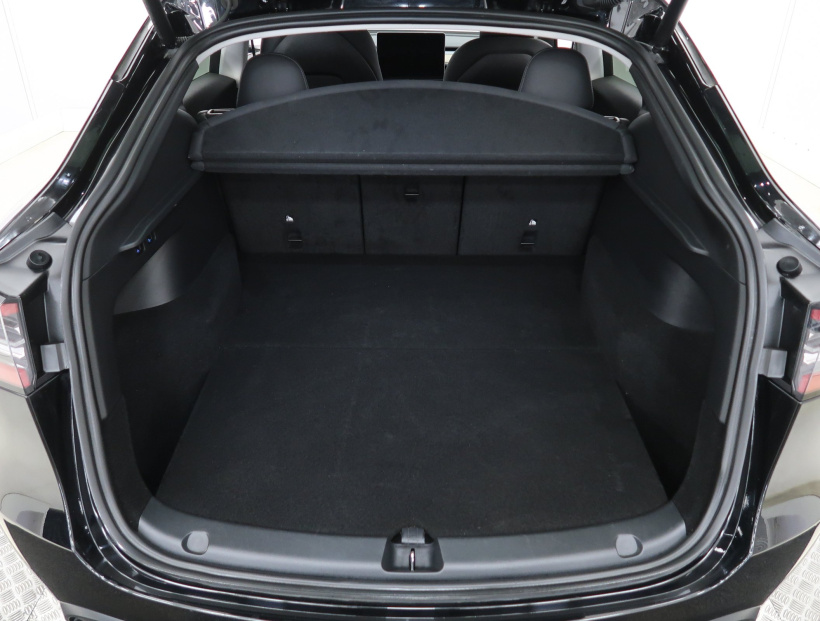 Tesla Model Y, 2023