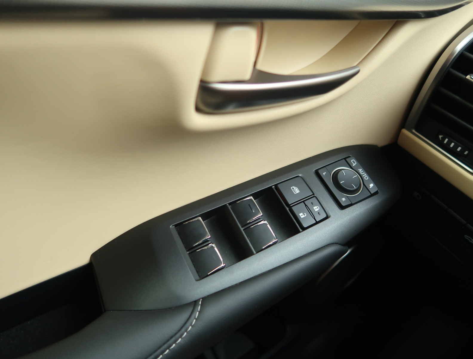 Lexus NX - 2022