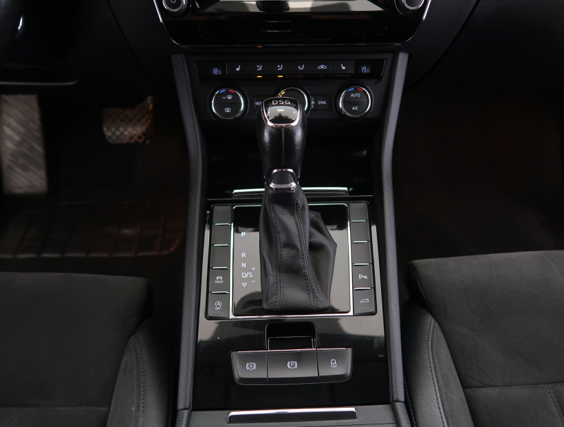Škoda Superb, 2015