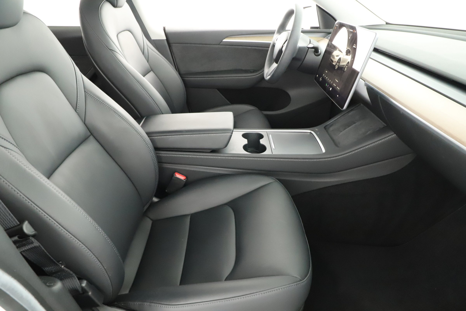 Tesla Model Y Standard Range – fotografie 10