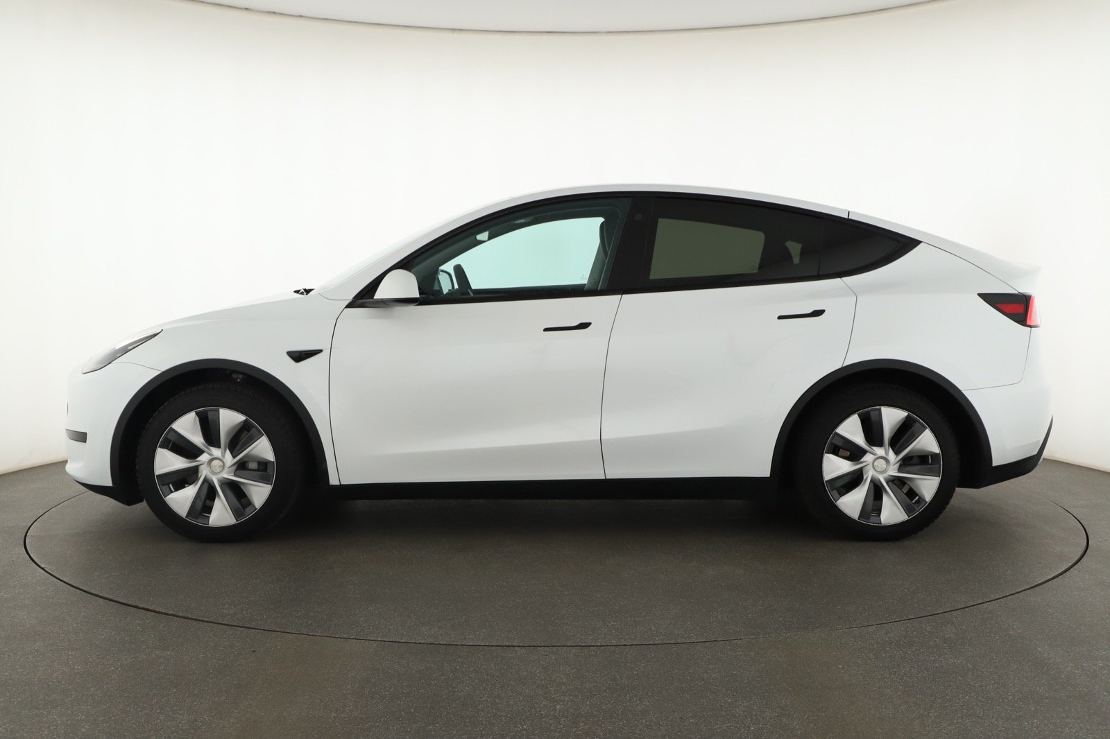 Tesla Model Y Standard Range – fotografie 4
