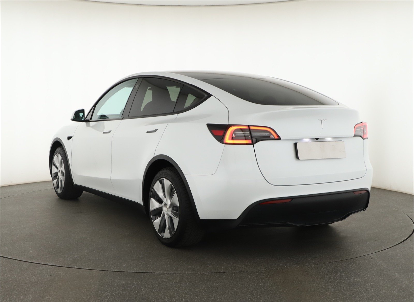 Tesla Model Y Standard Range – fotografie 5