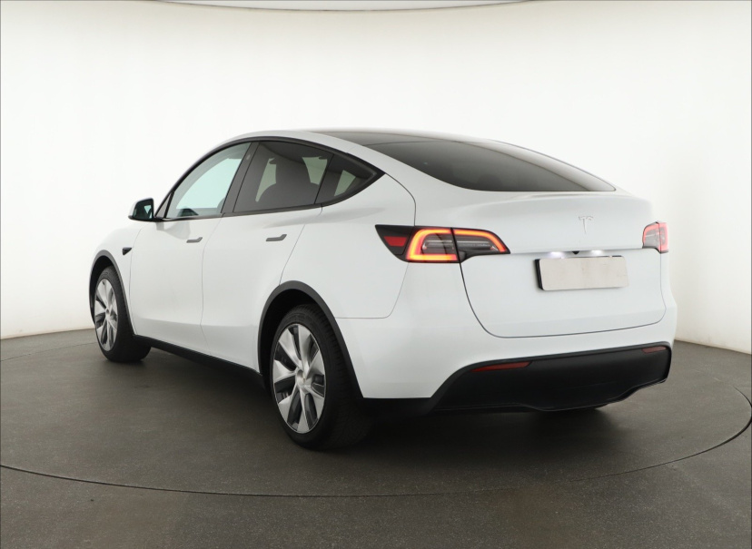 Tesla Model Y, 2022