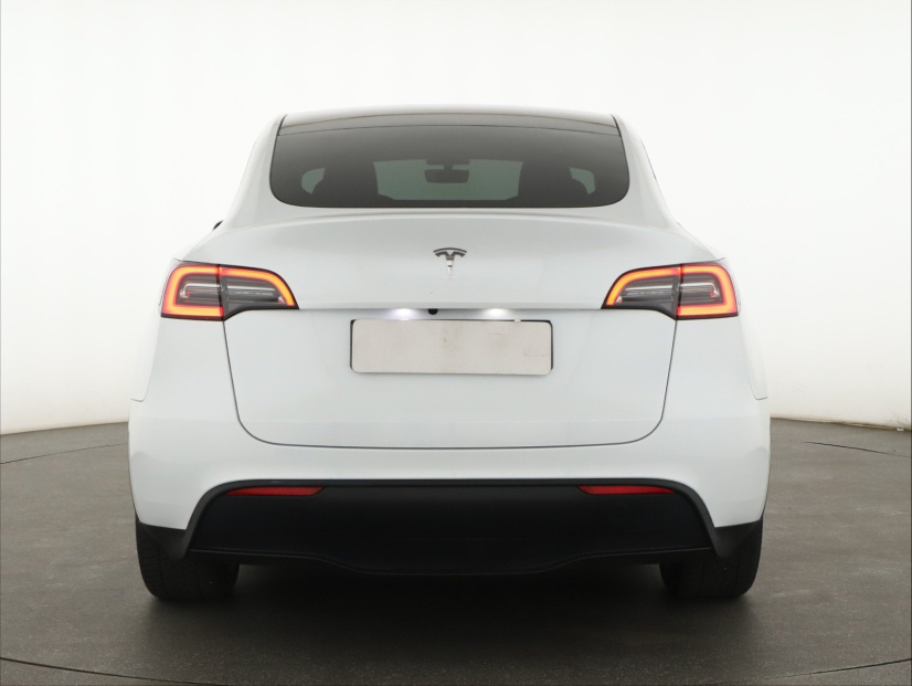 Tesla Model Y, 2022
