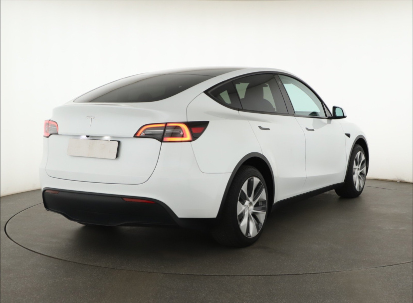 Tesla Model Y, 2022