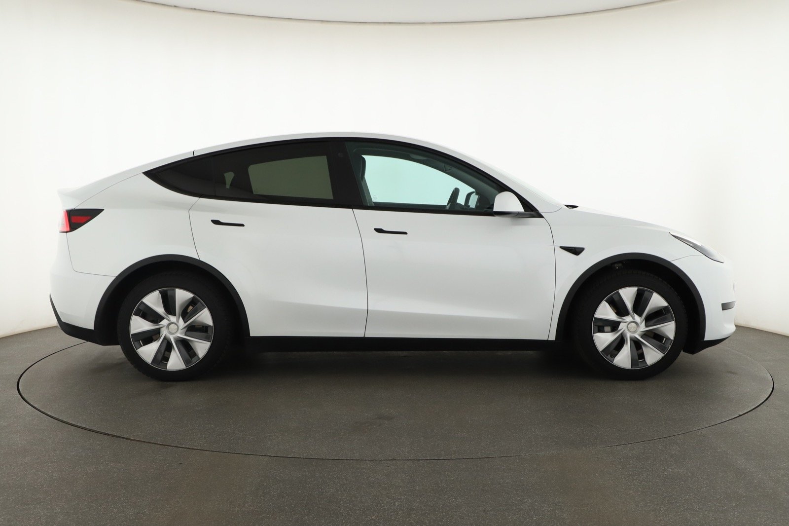Tesla Model Y Standard Range – fotografie 8